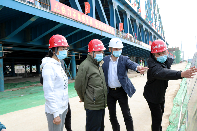 合肥市國資委黨委書記、主任張毅蒞臨繁華大道橋項目指導疫情防控工作 (2)